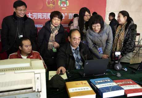 河南省十一届人大四次会议花絮（图）