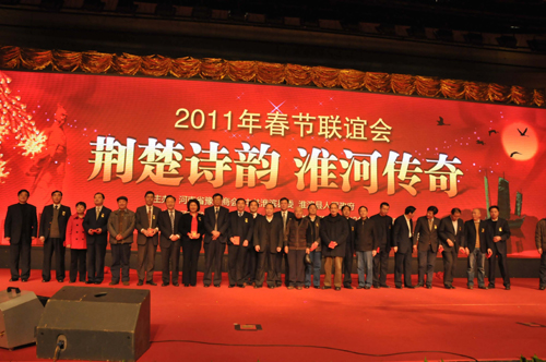 信阳表彰在郑州有功人员 授予“五一劳动奖章”