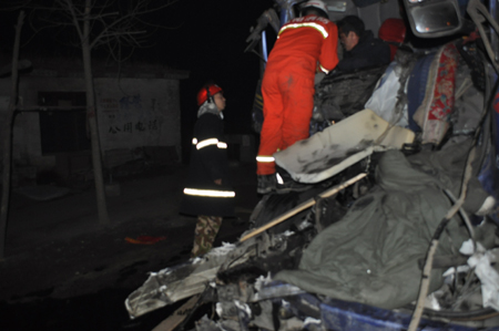 宜阳南阎公路发生大货车追尾事故幸伤员全数获救