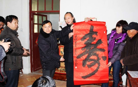 雷锋日 濮阳网友看望老英雄李文祥