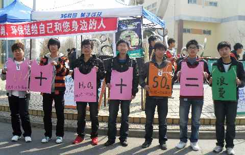 河南学子倡导环保 从拒绝一次性筷子做起
