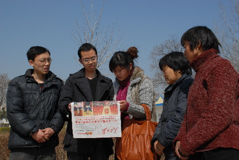 嵩县大学生村干部争做“两会”宣讲员