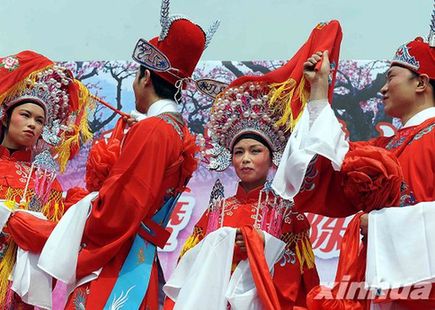 “十里红妆”演绎传统婚俗