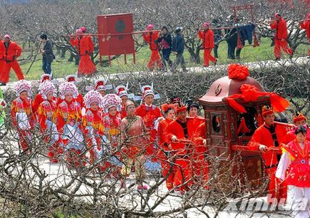 “十里红妆”演绎传统婚俗