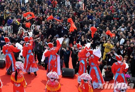 “十里红妆”演绎传统婚俗