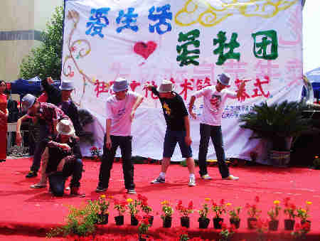 中原工学院缤纷社团文化节 尽显青春与活力