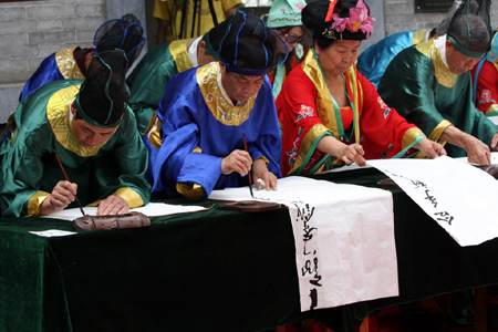 洛阳龙门香山诗会再现武则天“香山赋诗夺锦袍”