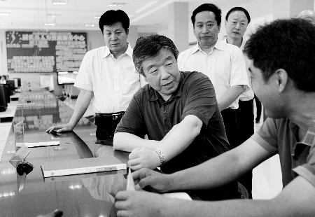 卢展工书记寄语开封:“精诚所至,金石开封”
