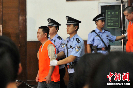 直击河南瘦肉精案庭审:持续8小时 “雷语”屡现