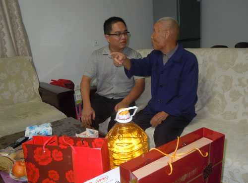 郑州幸福路小学：常到家里去看看 送幸福情