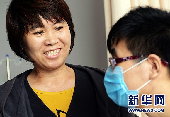 母亲割肝摘肾救子 母子双双康复出院