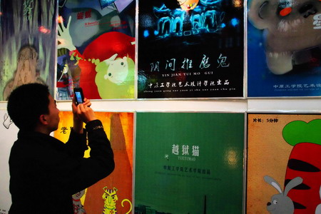 河南一高校举办毕业作品设计展