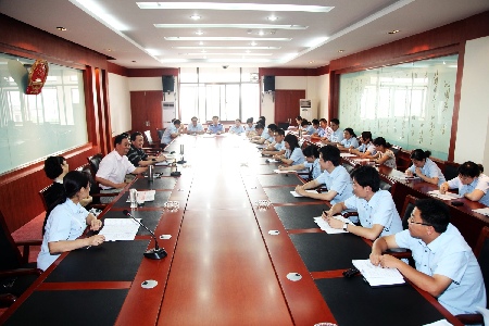 南阳中院青年干警学习讲话精神 为每个当事人负责