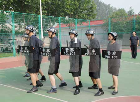济源中级法院组织法警进行岗位大练兵