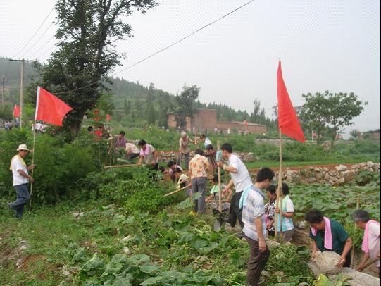林州民众踊跃整修“生命之渠”红旗渠