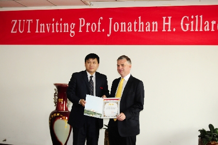 中原工学院：中外校企合作研究动脉粥样硬化斑块