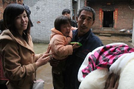 山村4岁女娃患“心病” 登封百名网友要“救心”