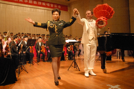 著名女高音歌唱家黄华丽河南师范大学放歌