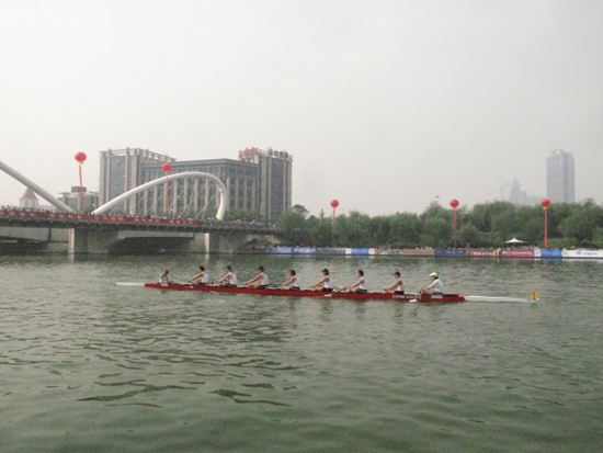 国际名校赛艇挑战赛在郑州顺利举行