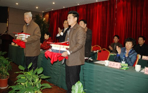 纪念杜甫诞辰1300周年大会在郑州举行