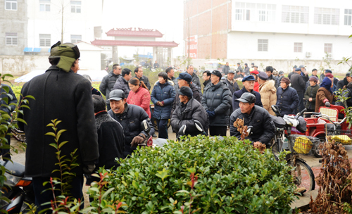 中国日报记者走基层：农民工黄久生回家乡感恩