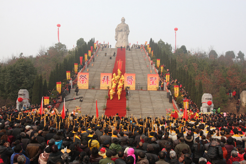 河南宛西制药祭拜张仲景诞辰1863周年