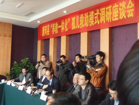 刘吉 王楚光调研唐河孤儿“养教一体化”模式