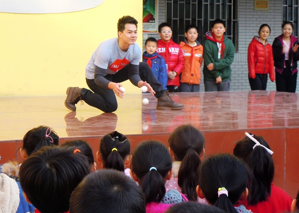 郑州幸福路小学牵手舞影秀 给孩子舞动多彩天空