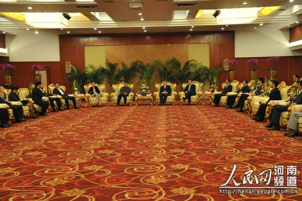 卢展工:弘扬勇于奉献精神 树立务实河南人形象