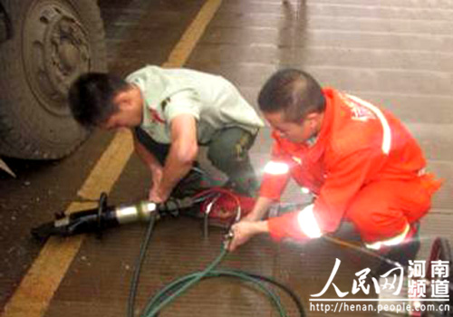 312国道信阳游河段发生一起车祸 2人死亡