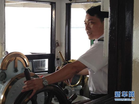 香港天星小轮副总船长郭根喜:情系维港见证变迁