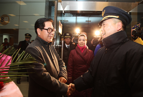 南航老总摔死_中国南航空姐和老总