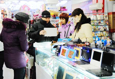 中国货受老外青睐 俄罗斯游客中国“扫货”
