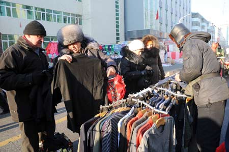 中国货受老外青睐 俄罗斯游客中国“扫货”