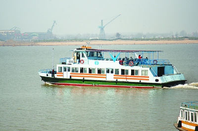 哈尔滨江上轮渡开航 8条水运航线游松江湿地