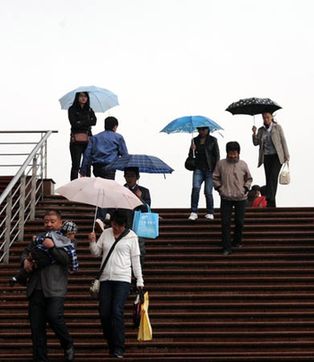 冰城迎来连雨天