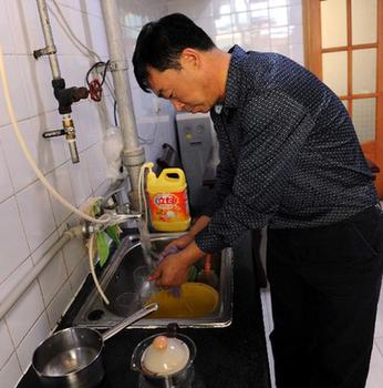 李新民:踏着“铁人”的脚步闯世界