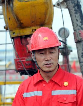 李新民：踏着“铁人”的脚步闯世界