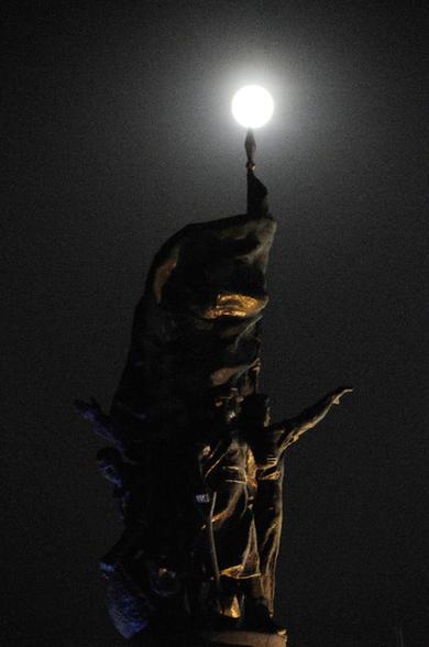 今年的月亮十五圆