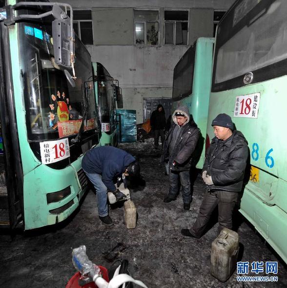 严寒中与夜晚相伴——探访“三九天”中的哈尔滨公交热车员