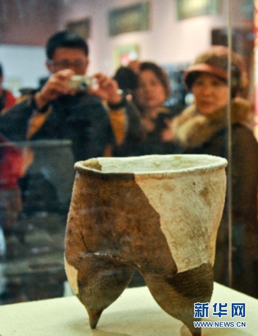 陶器“绳纹陶鬲”在哈尔滨展出