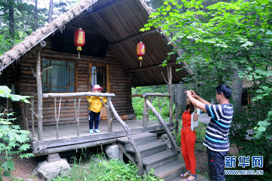 伊春森林节吸引数万游客来林都“吸氧”