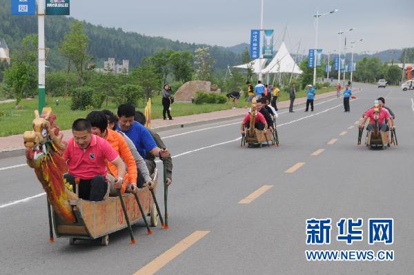 全民健身——妙趣横生的旱地龙舟赛