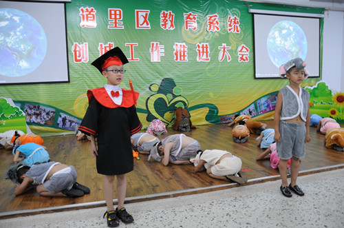 哈尔滨复华小学香坊小学校长的德育理念-美丽哈尔滨文明城区行之教育篇