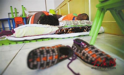 坚强母亲带脑瘫女儿办爱心学校 年亏损七八万