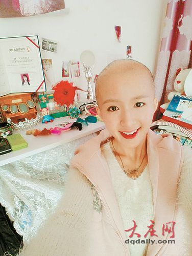 大庆“光头美女”安然走红网络 大量美艳私照曝光