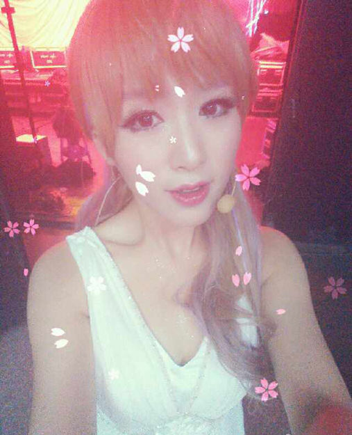 大庆“光头美女”安然走红网络 大量美艳私照曝光