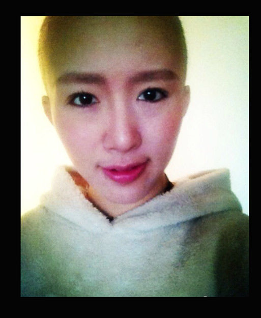 大庆“光头美女”安然走红网络 大量美艳私照曝光