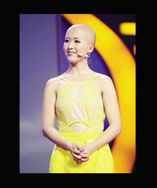大庆“光头美女”安然走红网络 大量美艳私照曝光