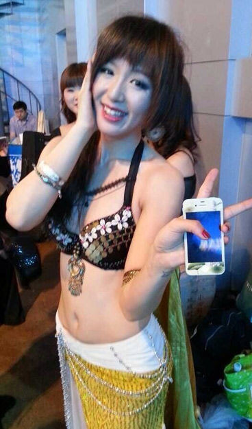 大庆“光头美女”安然走红网络 大量美艳私照曝光